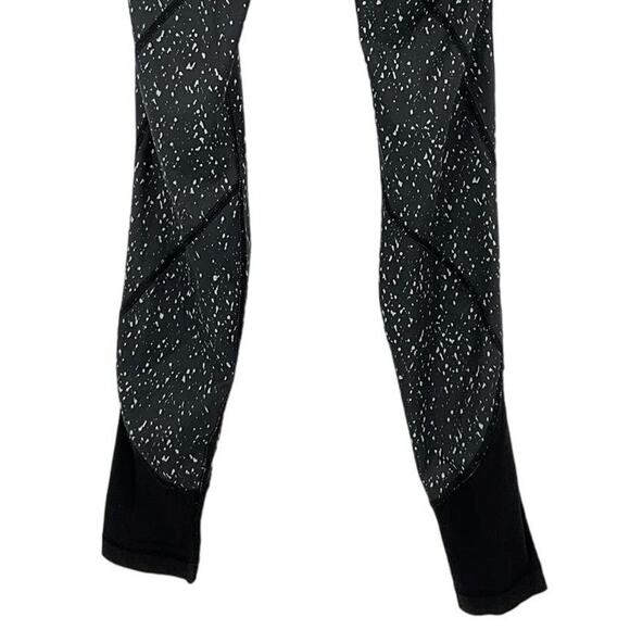 Lululemon Drop It Like It's Hot Leggings Butterfly Textured Black White Size 2 - Picture 6 of 10